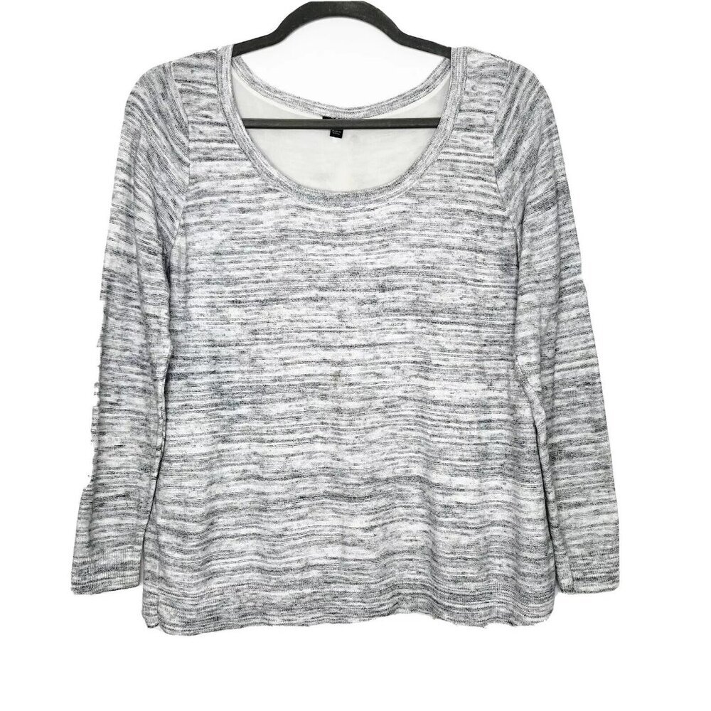 Torrid Sweater Women’s Size 2X Gray Lace‎ Up Back
